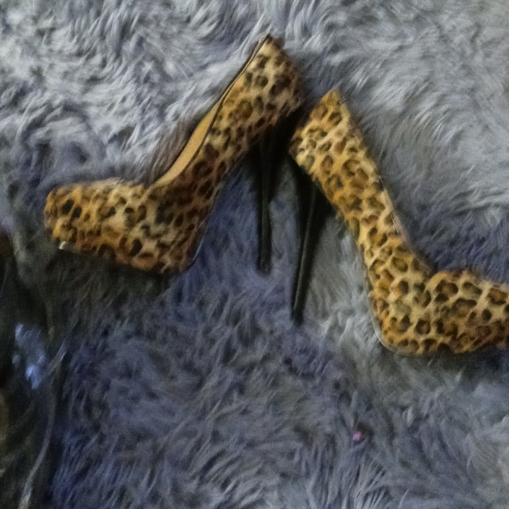 Cheetah suede 8.5 heels